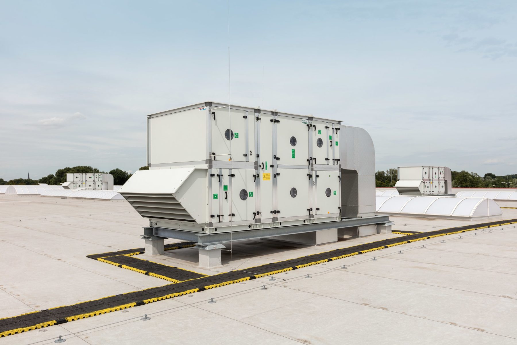 Loohuis installatie dak Bauhaus