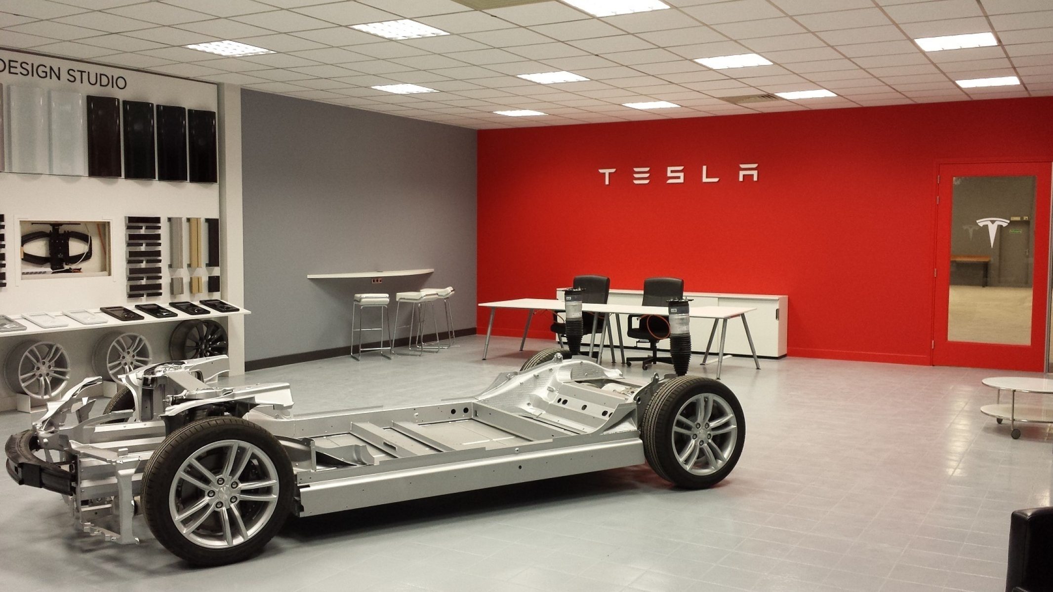 Tesla Loohuis retail installatietechnieken