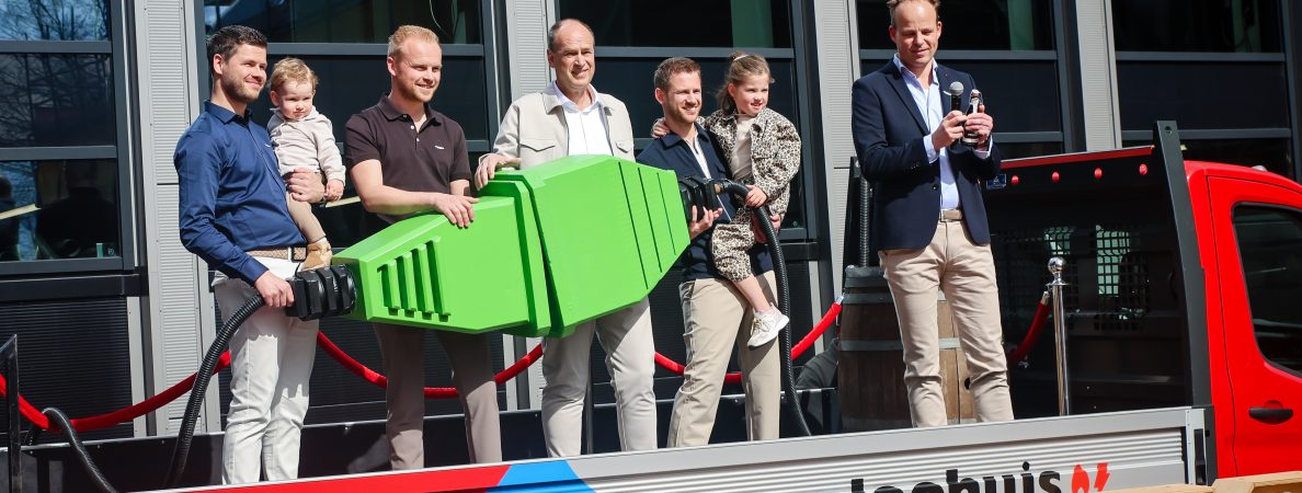 Feestelijke opening nieuw pand Loohuis Installatietechnieken in Fleringen trekt duizenden bezoekers